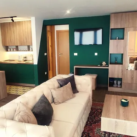 Apartment Pine Vlasic